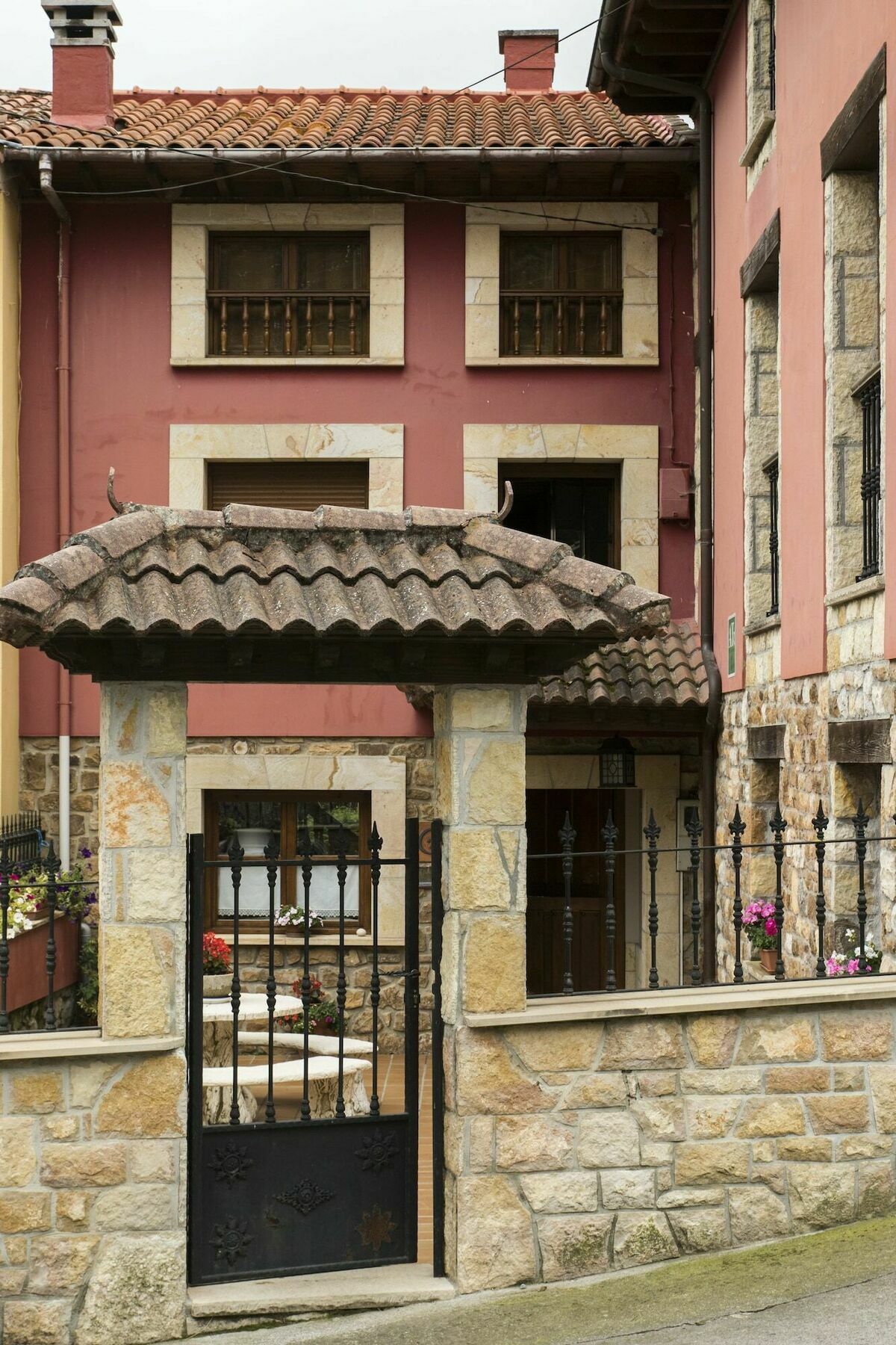 Apartamentos La Regoria Arenas De Cabrales Buitenkant foto
