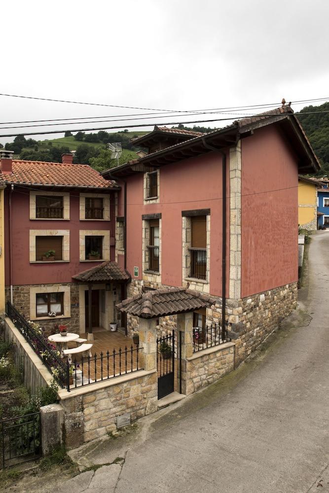 Apartamentos La Regoria Arenas De Cabrales Buitenkant foto